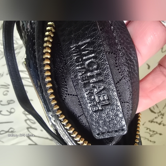 MICHAEL Michael KORS Sequined & Leather Wristlet EUC 7.5"×4" - Picture 11 of 12